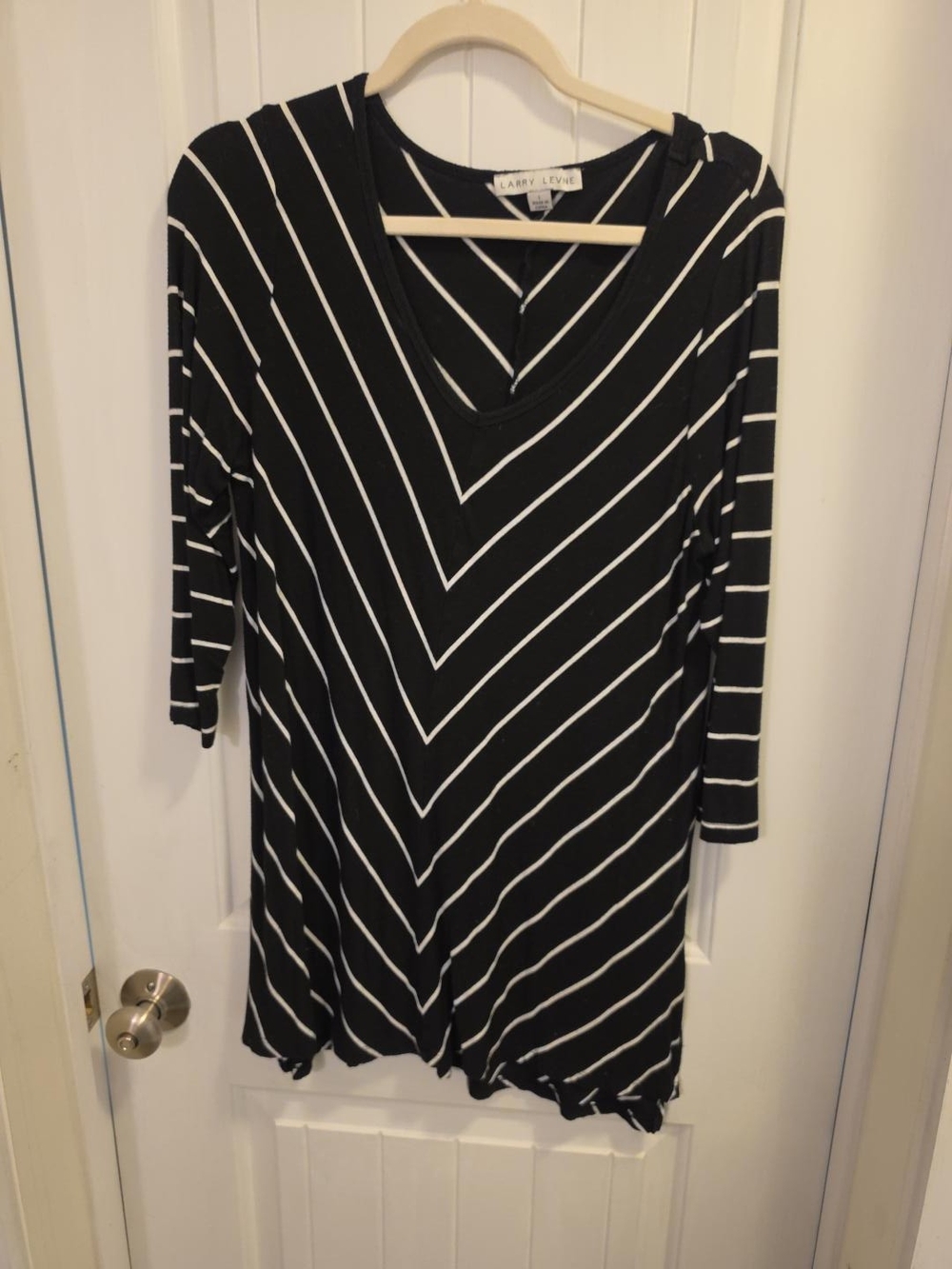 Larry Levine Black & White Diagonal Stripe V-Neck Tunic